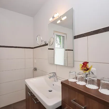 Apartmenthaus Kleiner Falke شقة *